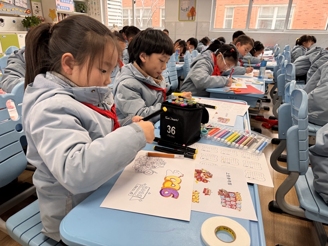 二5班 马年日历DIY活动1.jpg